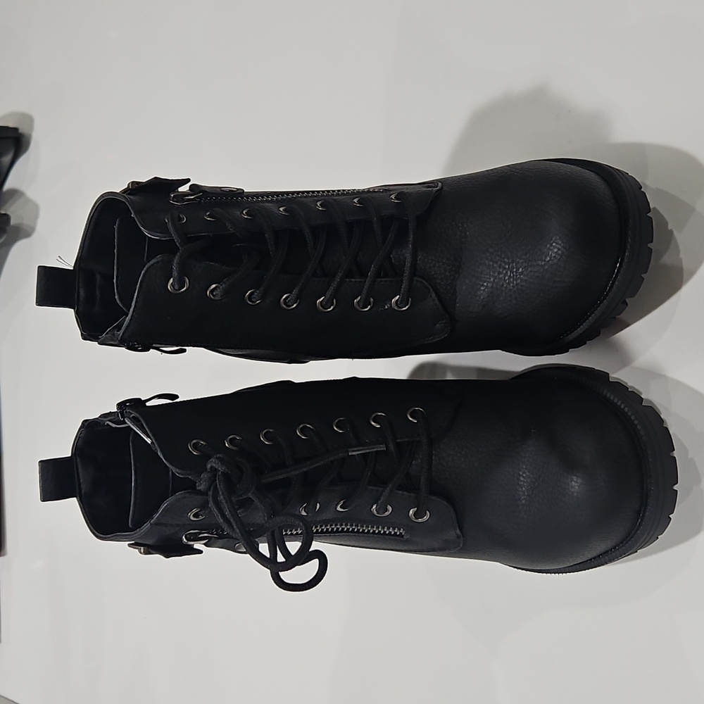 Torrid Black Combat Ankle Boots Heeled 3inch High Nwot. Size 8 - Picture 4 of 9
